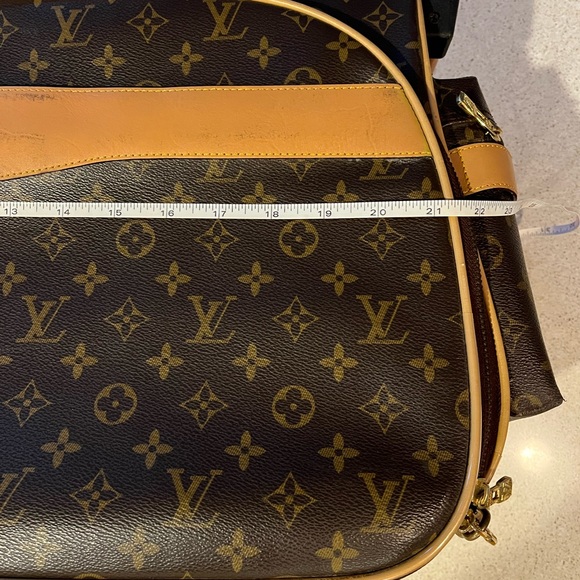 Authentic vintage Louis Vuitton rolling suitcase - Picture 13 of 16